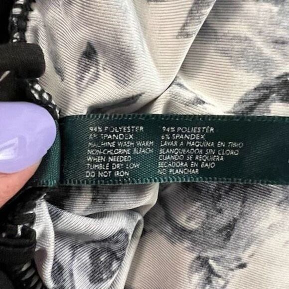 Laura Ashley Navy and White Floral Robe. Size Medium - Picture 3 of 5